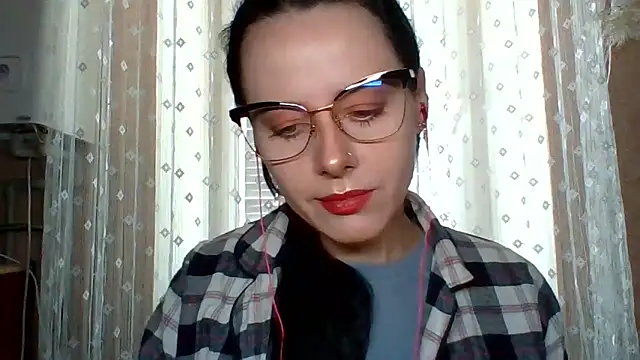 Snapshot of LuminousLady chatting on September 11, 2025, 7:30 am LuminousLady online show from September 11, 2025, 7:30 am