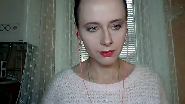 Snapshot of LuminousLady chatting on October 6, 2025, 12:57 pm LuminousLady online show from October 6, 2025, 12:57 pm