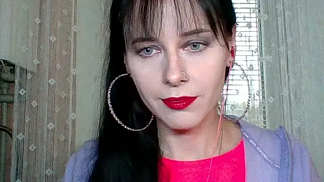 Snapshot of LuminousLady chatting on October 10, 2025, 1:32 pm LuminousLady online show from October 10, 2025, 1:32 pm