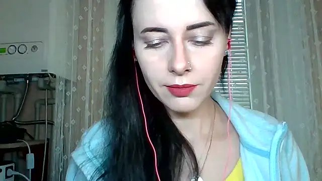 Snapshot of LuminousLady chatting on October 20, 2025, 6:25 am LuminousLady online show from October 20, 2025, 6:25 am