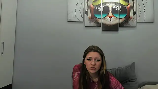 Snapshot of MollyMi0 chatting on February 14, 2025, 12:19 am MollyMi0 online show from February 14, 2025, 12:19 am