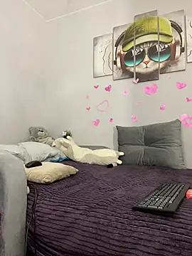 Snapshot of MollyMi0 chatting on February 17, 2025, 9:19 pm MollyMi0 online show from February 17, 2025, 9:19 pm