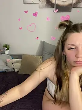 Snapshot of MollyMi0 chatting on February 21, 2025, 1:22 am MollyMi0 online show from February 21, 2025, 1:22 am