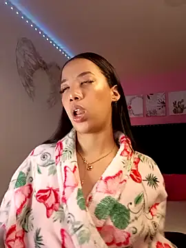 SallyWhitee online show from February 24, 2026, 4:32 am