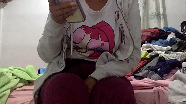 sharonlopez9611 online show from September 30, 2025, 3:33 am