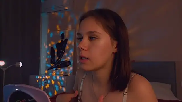 Mia Luw online show from September 24, 2025, 9:45 am