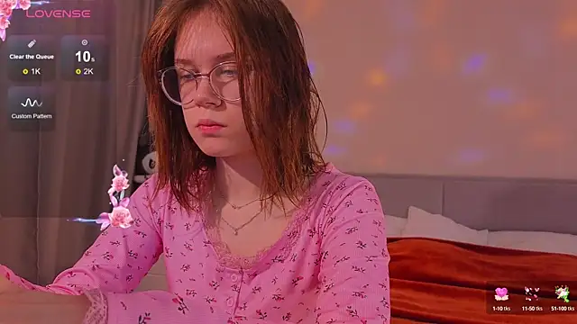 Mia Luw online show from October 16, 2025, 3:40 am