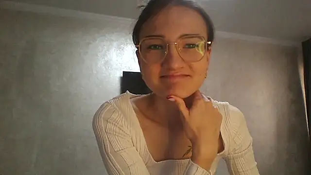 Snapshot of RoyalDessertt chatting on October 20, 2025, 5:30 am RoyalDessertt online show from October 20, 2025, 5:30 am