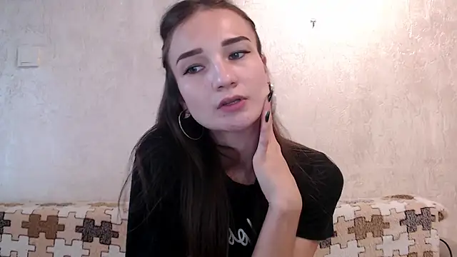 Snapshot of RoyalDessertt chatting on November 12, 2025, 8:15 am RoyalDessertt online show from November 12, 2025, 8:15 am