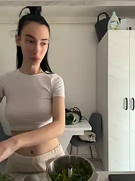 Celine Roxelle online show from May 20, 2026, 1:06 pm