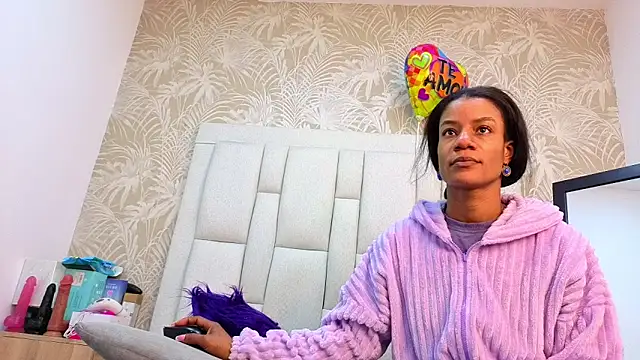 dafnnelewis online show from February 13, 2026, 11:17 am