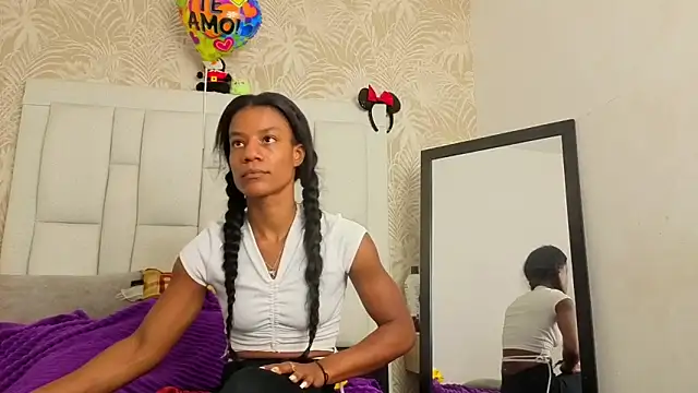 dafnnelewis online show from April 25, 2026, 11:13 am