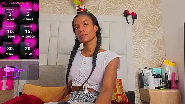 dafnnelewis online show from May 8, 2026, 11:04 am