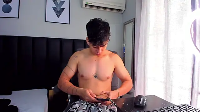 ISAAC CRYSTON online show from March 5, 2025, 7:06 pm