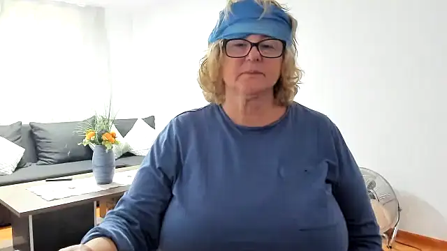 NoraJohnson6 online show from September 17, 2025, 8:27 am