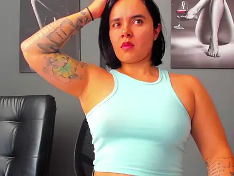 karlyjons12 online show from May 29, 2026, 1:53 pm