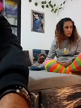 jeans and emma online show from October 11, 2025, 1:49 am