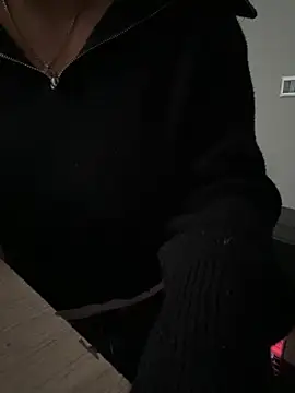 Snapshot of Loveblackzilla chatting on February 16, 2025, 1:27 pm Loveblackzilla online show from February 16, 2025, 1:27 pm