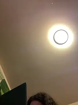 tastylolaaa online show from February 5, 2025, 1:22 pm