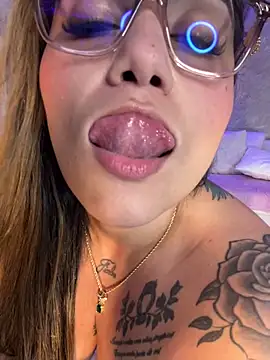 Snapshot of Madissonlove_1 chatting on May 16, 2026, 2:19 am Madissonlove 1 online show from May 16, 2026, 2:19 am