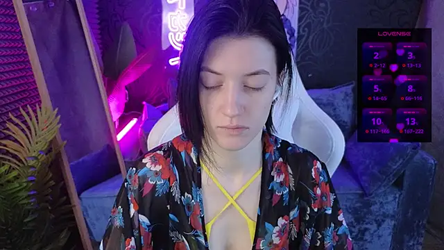 roxy riot  online show from December 16, 2025, 1:21 am