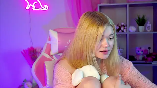 AdeleCartier online show from March 22, 2025, 5:39 am