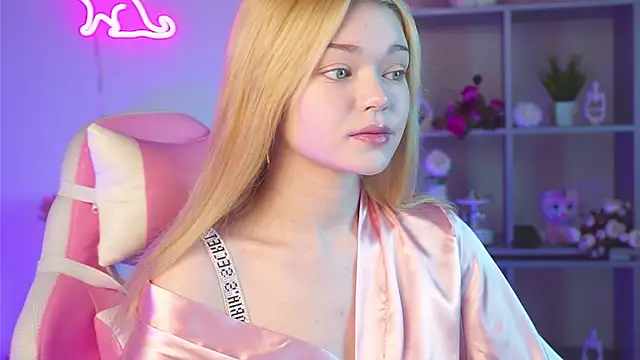 AdeleCartier online show from March 23, 2025, 12:58 am