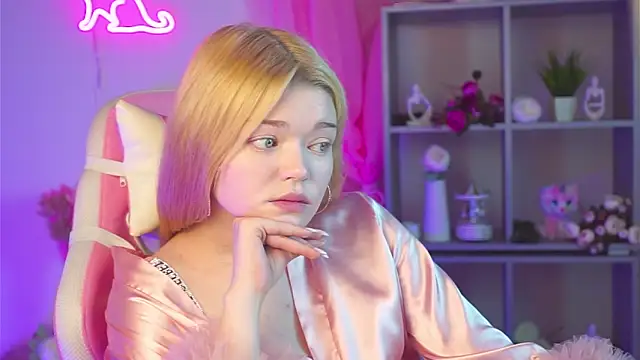 AdeleCartier online show from March 23, 2025, 4:05 am