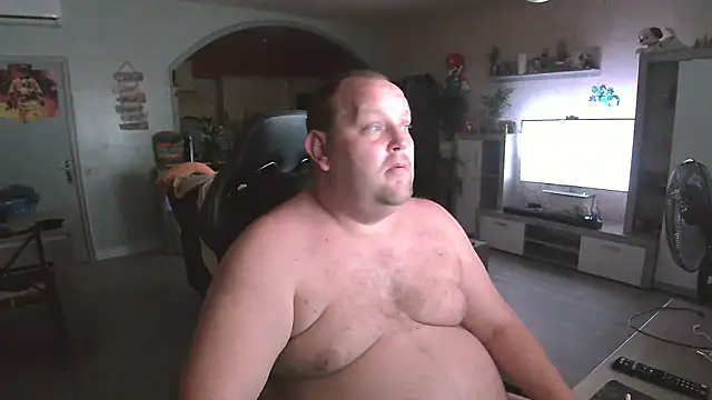 Snapshot of Hotfire-112 chatting on May 13, 2026, 9:44 pm Hotfire-112 online show from May 13, 2026, 9:44 pm