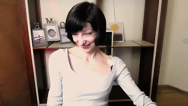  AngeliaFlow  online show from October 25, 2025, 7:16 am