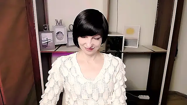  AngeliaFlow  online show from February 9, 2026, 8:40 am