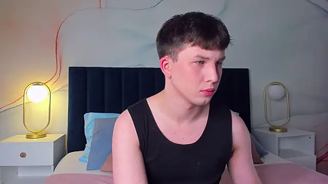 AdrianoAubert online show from September 12, 2025, 3:06 am