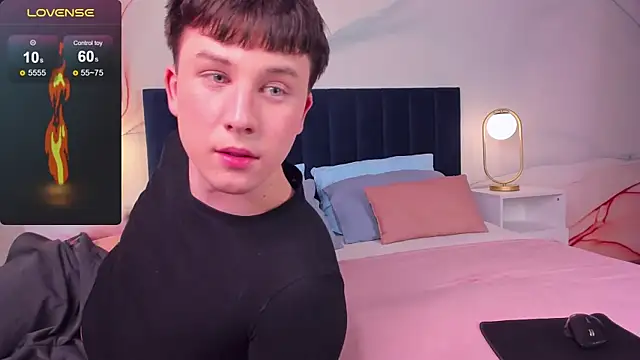 AdrianoAubert online show from September 20, 2025, 10:27 am