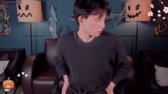 AdrianoAubert online show from November 9, 2025, 3:27 am