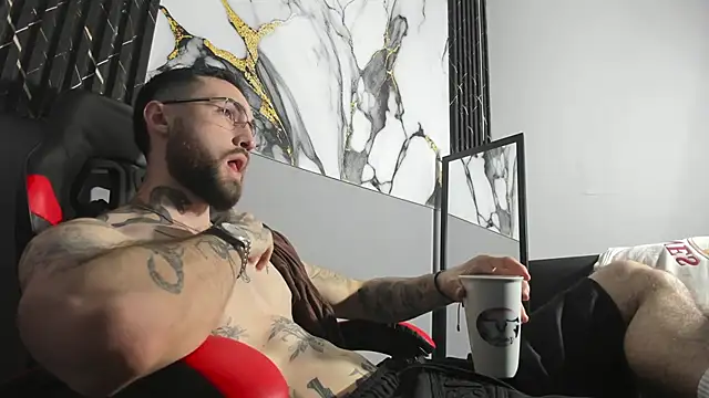 Luke davis01 online show from September 12, 2025, 1:22 pm