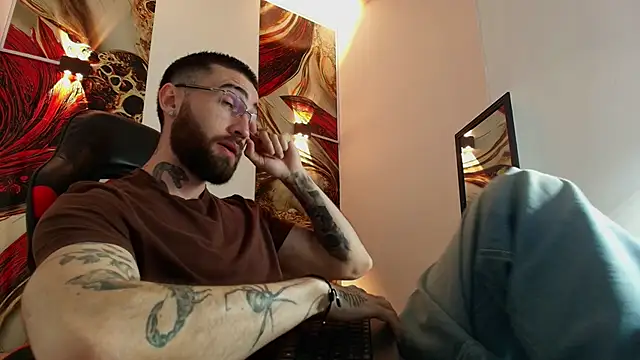 Luke davis01 online show from October 6, 2025, 1:19 pm