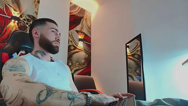 Luke davis01 online show from November 12, 2025, 1:11 pm