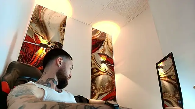 Luke davis01 online show from April 7, 2026, 1:33 pm