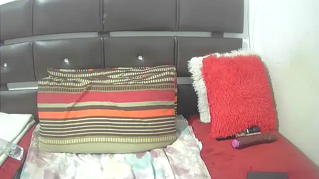 Snapshot of Mishanti chatting on April 1, 2026, 1:01 pm Mishanti online show from April 1, 2026, 1:01 pm