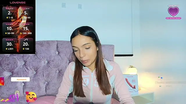 Snapshot of Skye_Moore chatting on October 21, 2025, 12:06 pm Skye Moore online show from October 21, 2025, 12:06 pm