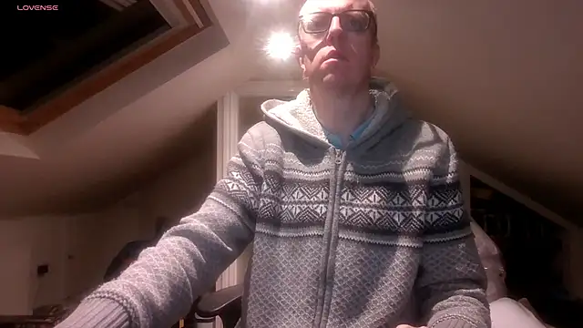 AdmiredThirty online show from April 10, 2026, 8:57 pm