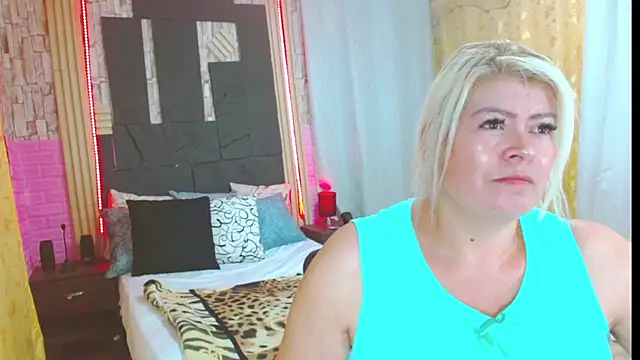 Snapshot of Herlys_Texas chatting on February 17, 2025, 10:47 pm Herlys Texas online show from February 17, 2025, 10:47 pm