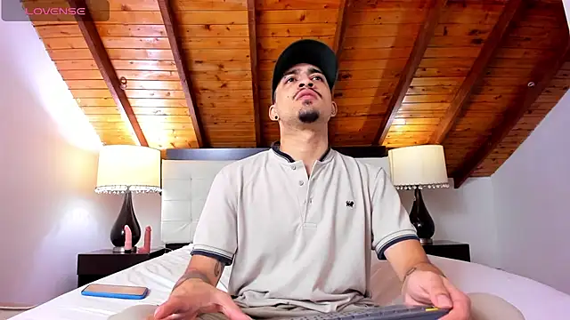 Sebastian Berne online show from February 17, 2025, 7:53 pm