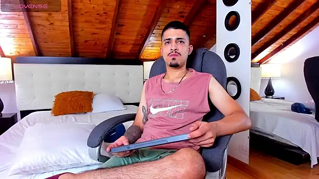 Sebastian Berne online show from March 12, 2025, 11:33 pm