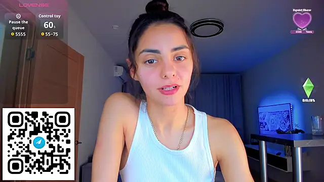 EmiliaZen online show from October 31, 2025, 5:14 pm