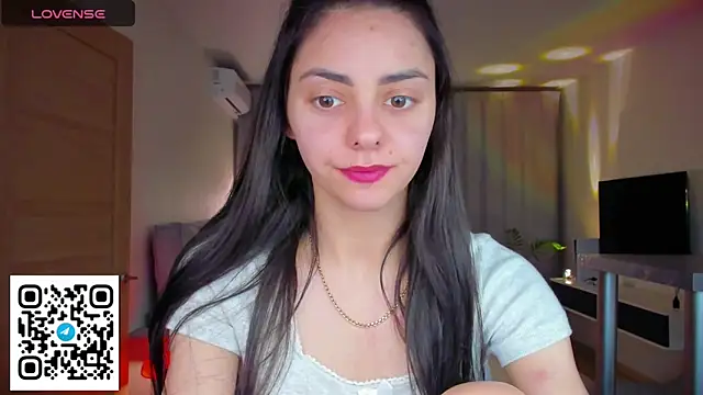 EmiliaZen online show from April 6, 2026, 6:31 pm