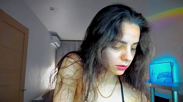 Snapshot of EmiliaZen chatting on May 22, 2026, 7:52 pm EmiliaZen online show from May 22, 2026, 7:52 pm