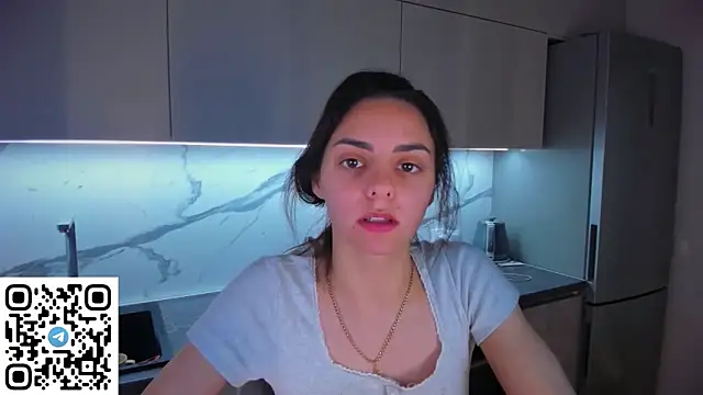 Snapshot of EmiliaZen chatting on May 31, 2026, 6:09 pm EmiliaZen online show from May 31, 2026, 6:09 pm