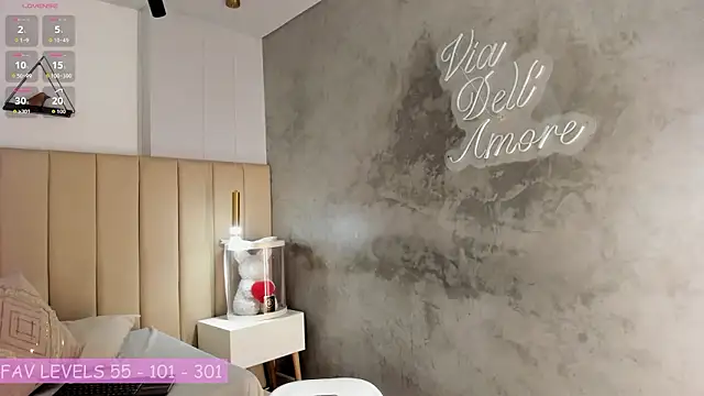 Snapshot of Zoee_monroe chatting on February 4, 2026, 10:04 pm Zoee monroe online show from February 4, 2026, 10:04 pm