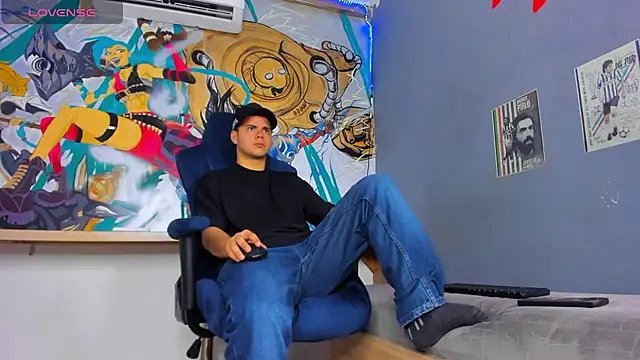 Snapshot of Sebastian_Phoenix chatting on March 9, 2025, 3:11 am Sebastian Phoenix online show from March 9, 2025, 3:11 am